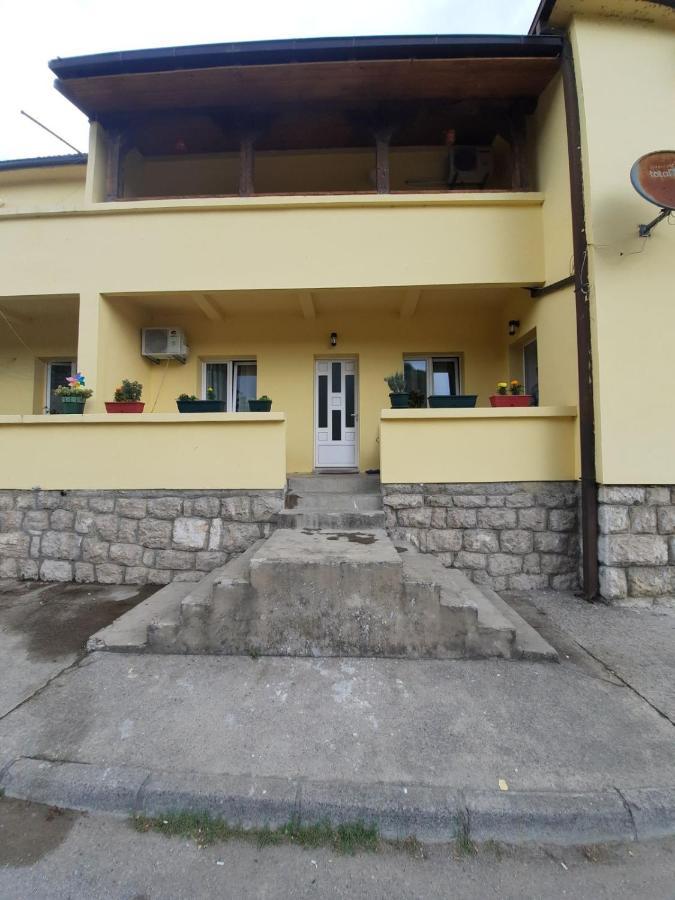 Apartments Mila Cetinje Luaran gambar